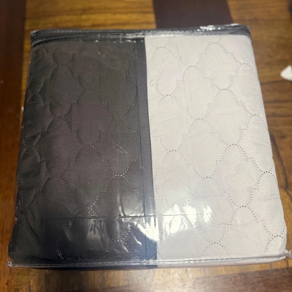 Reversible Gray microfiber Sofa Protector